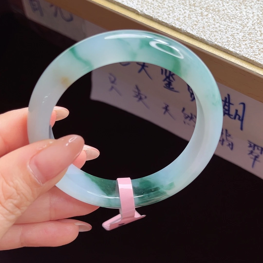 翡翠手镯未镶嵌手镯