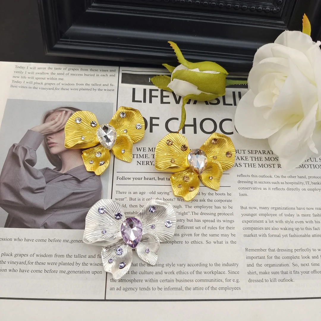 扣子专场扇形蝴蝶水钻带别针DK6996