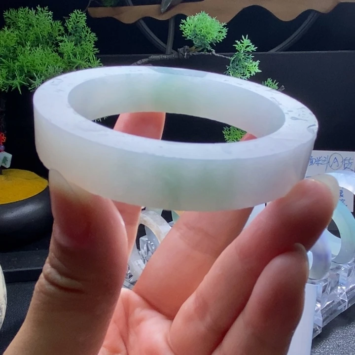 定制翡翠未镶嵌翡翠手镯
