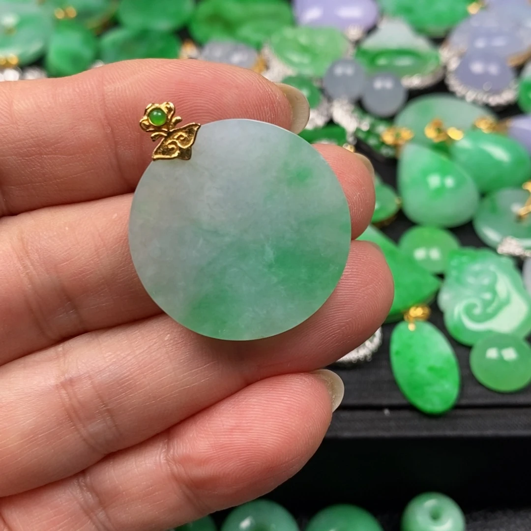 翡翠18K金镶嵌颈饰