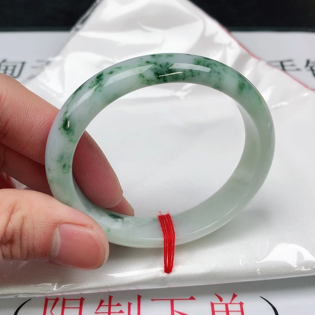 翡翠手镯未镶嵌圈54贵