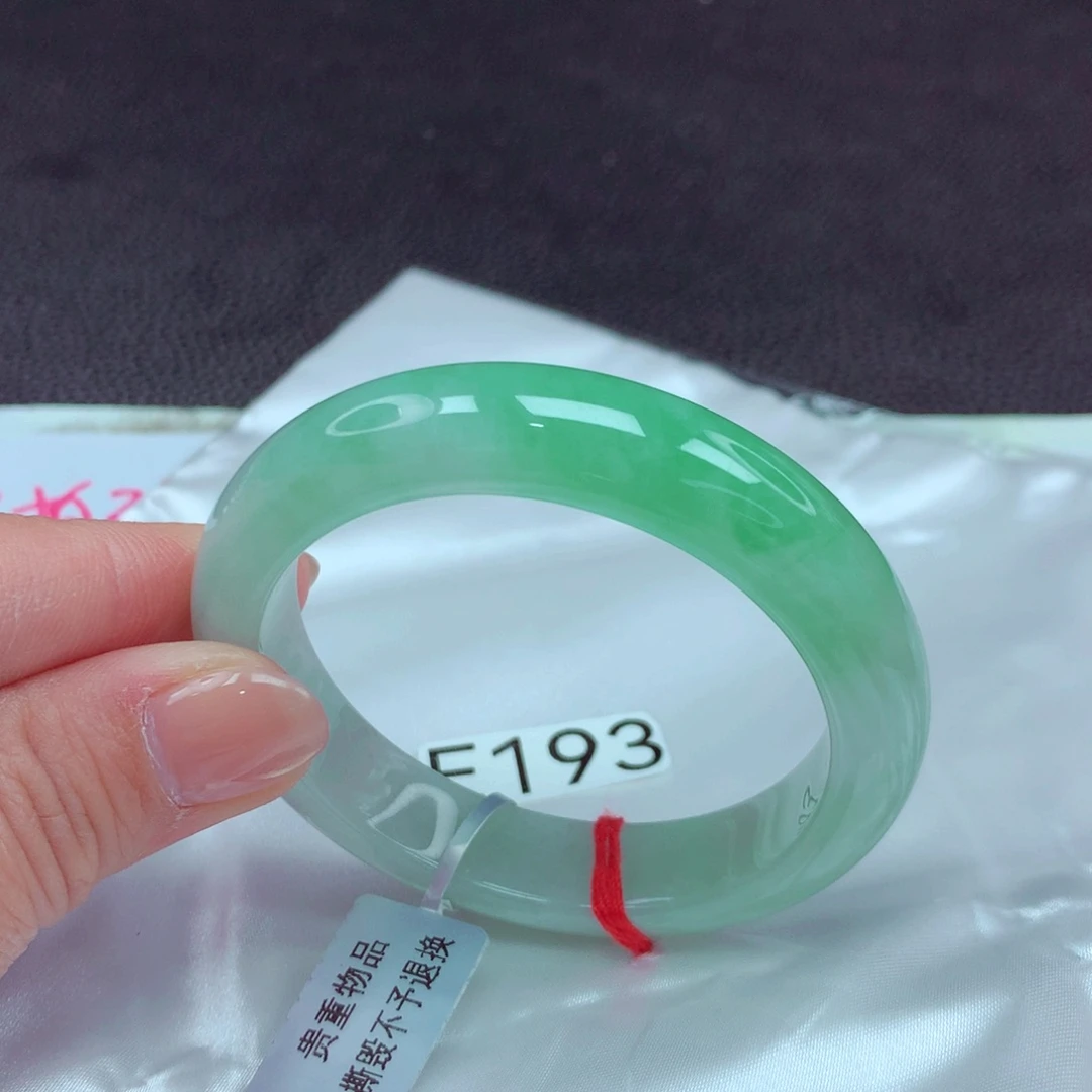 翡翠手镯未镶嵌手镯88