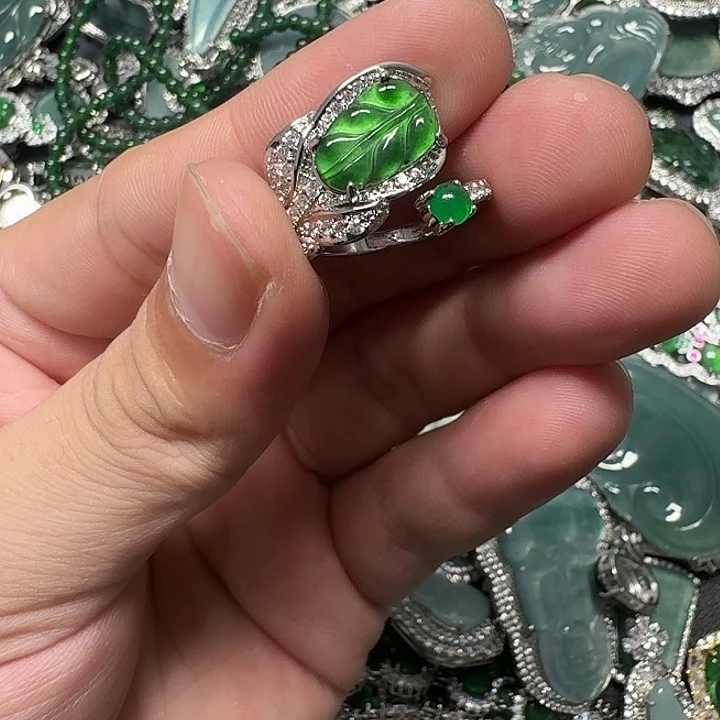 翡翠未镶嵌颈饰天然A货翡翠放漏