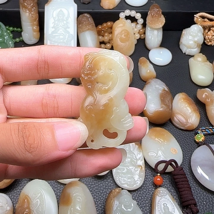 颈饰未镶嵌和田玉