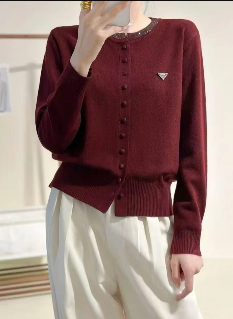 时尚减龄烫钻小包扣设计百搭长袖针织开衫毛衣外套