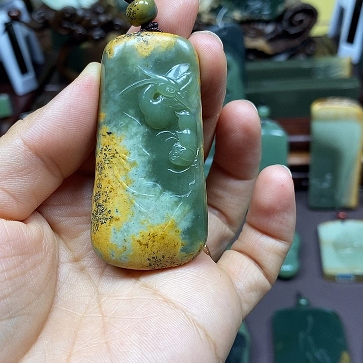 陈***廷岫岩河磨玉（透闪石质玉）未镶嵌颈饰