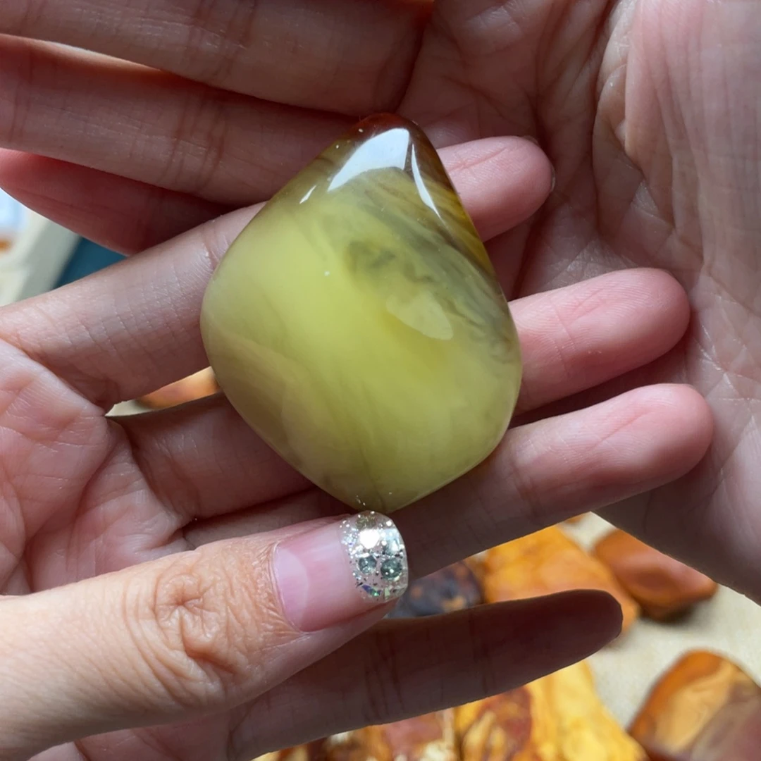 未镶嵌琥珀珠宝奇石