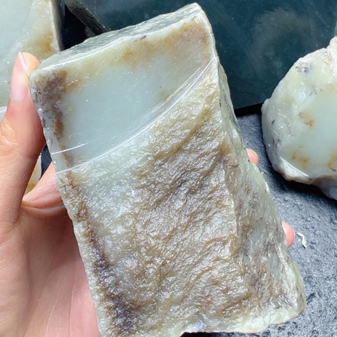 乌***修和田玉未镶嵌珠宝半成品