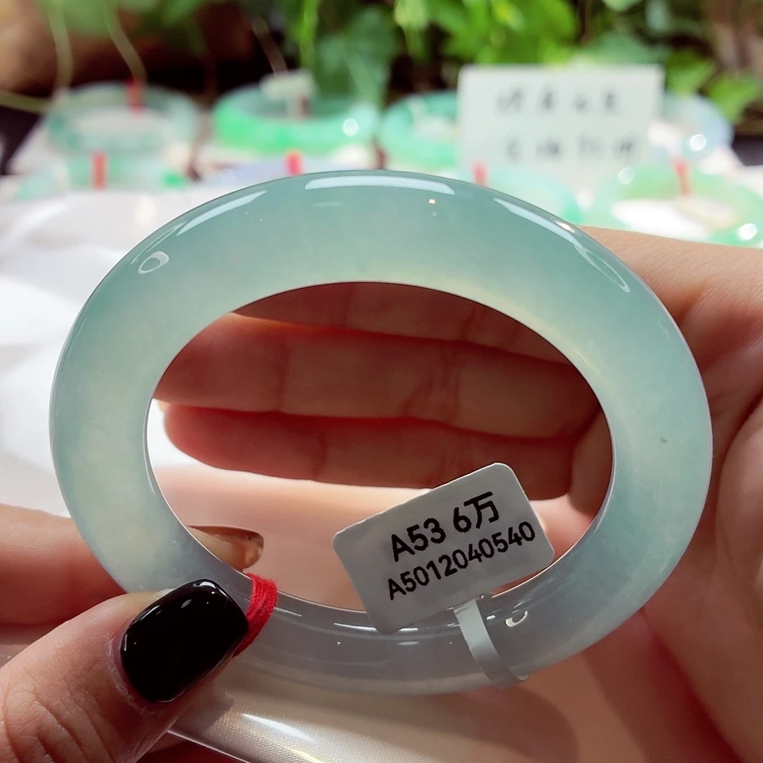 翡翠未镶嵌手镯（圆镯）冰透起荧光晴蓝68-31