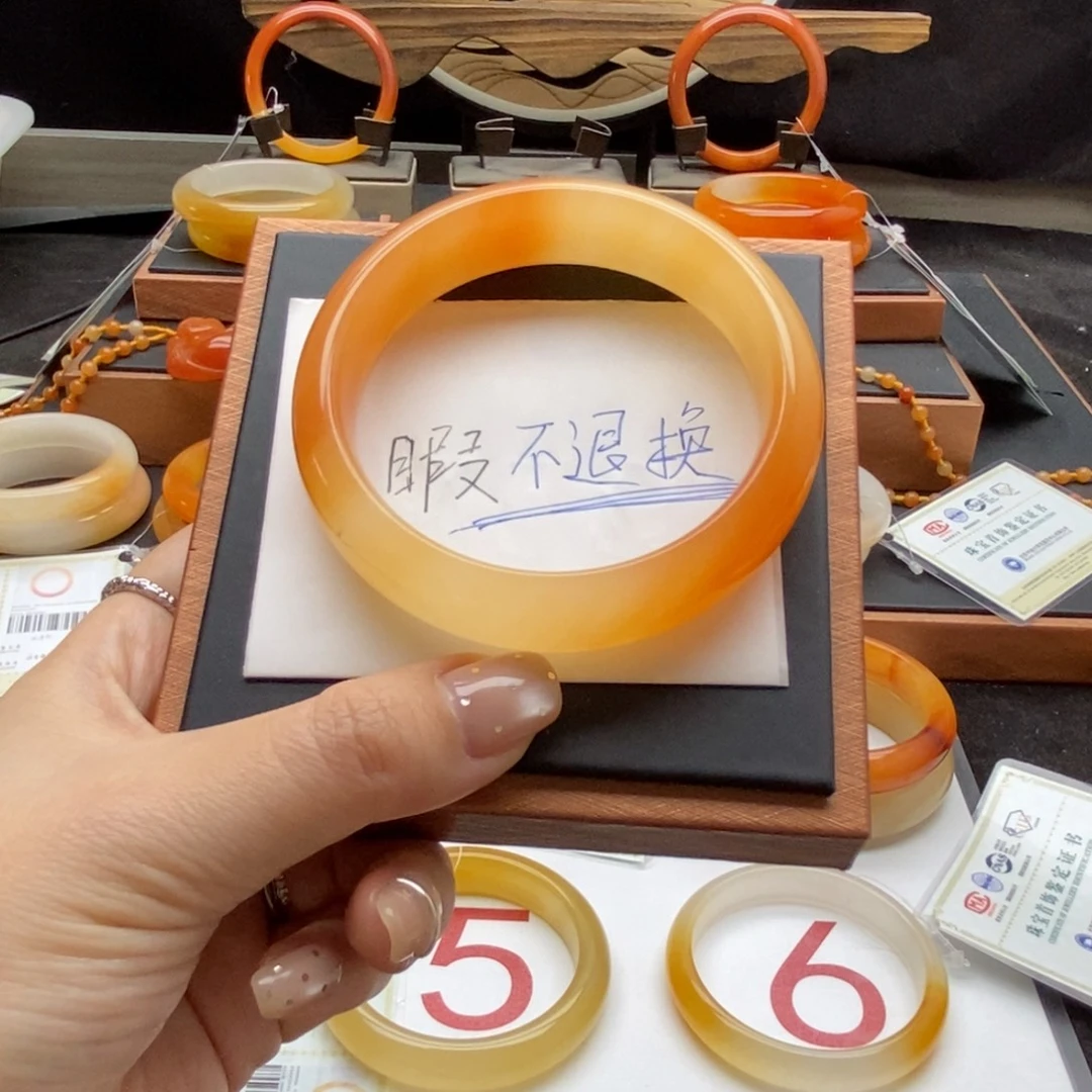 美***瑕石英质玉（黄龙玉）未镶嵌手镯不退换货