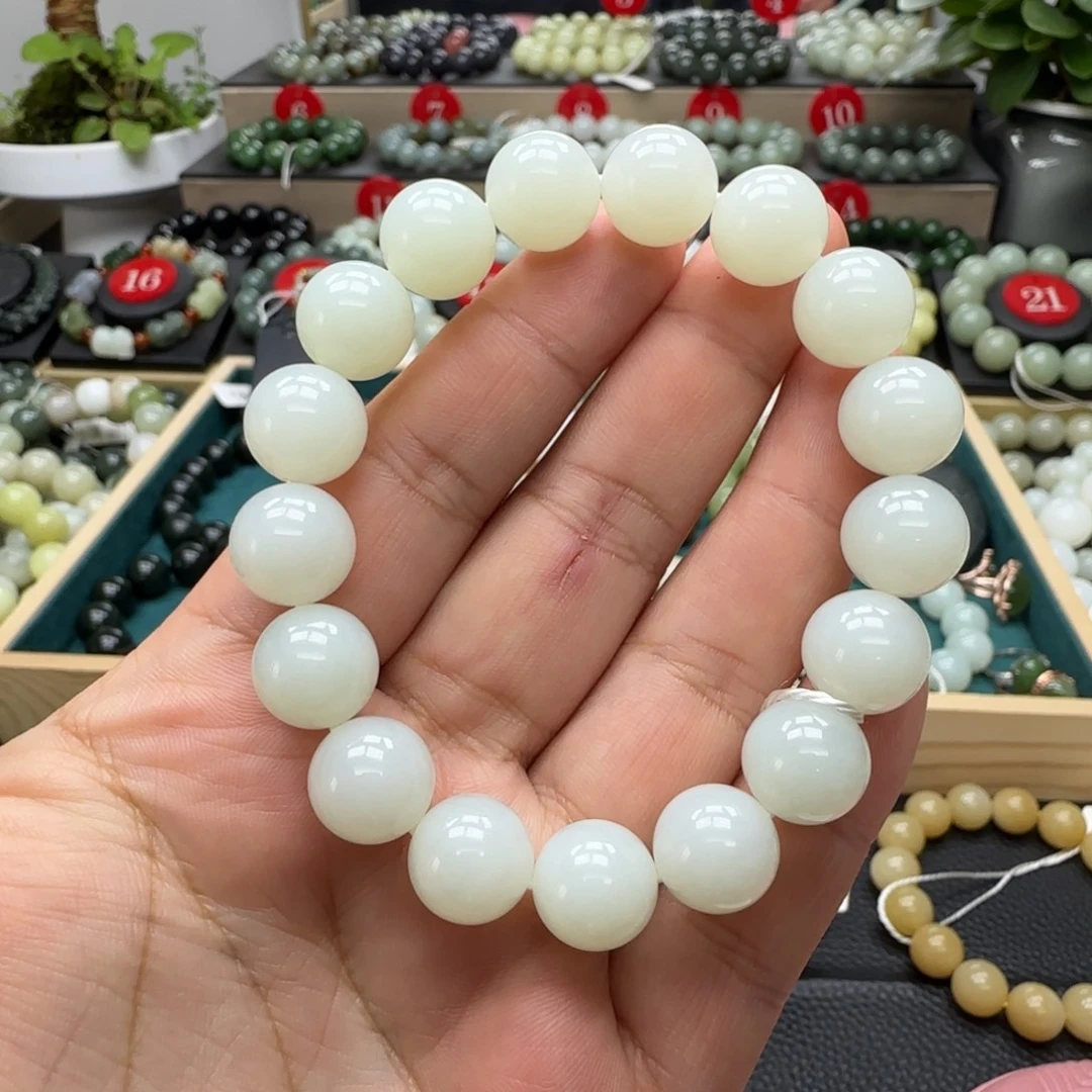 u***倩和田玉未镶嵌手链12