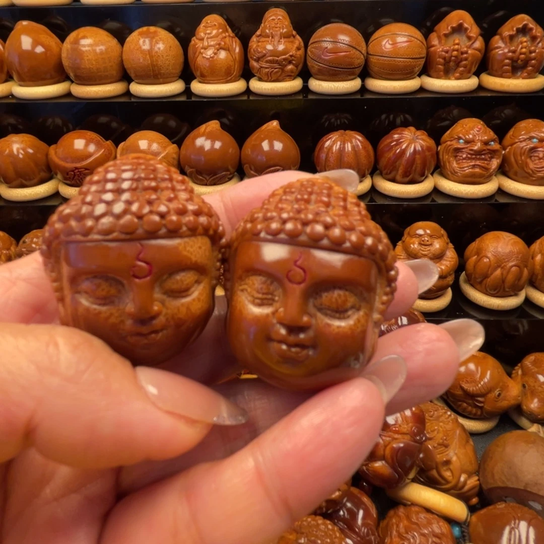 ****：橄榄核把件手持手球