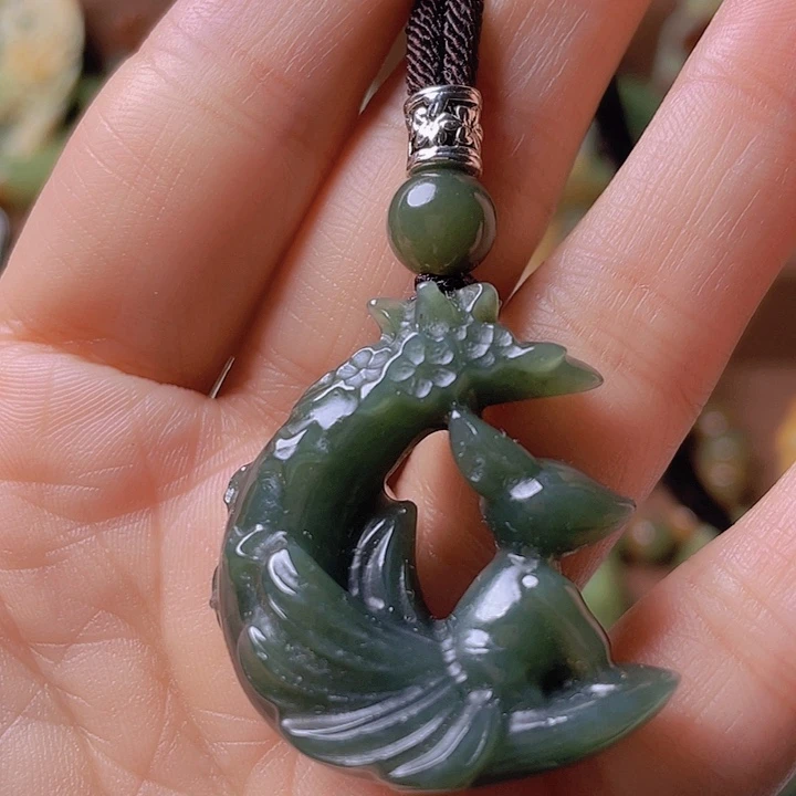 未镶嵌岫岩河磨玉（透闪石质玉）挂件