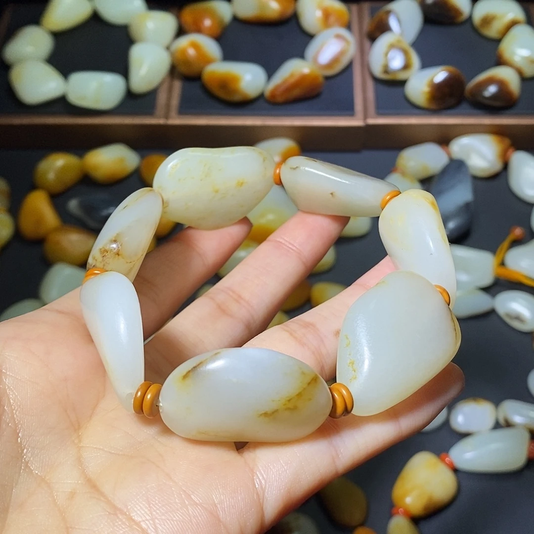 喜***逢和田玉未镶嵌手链