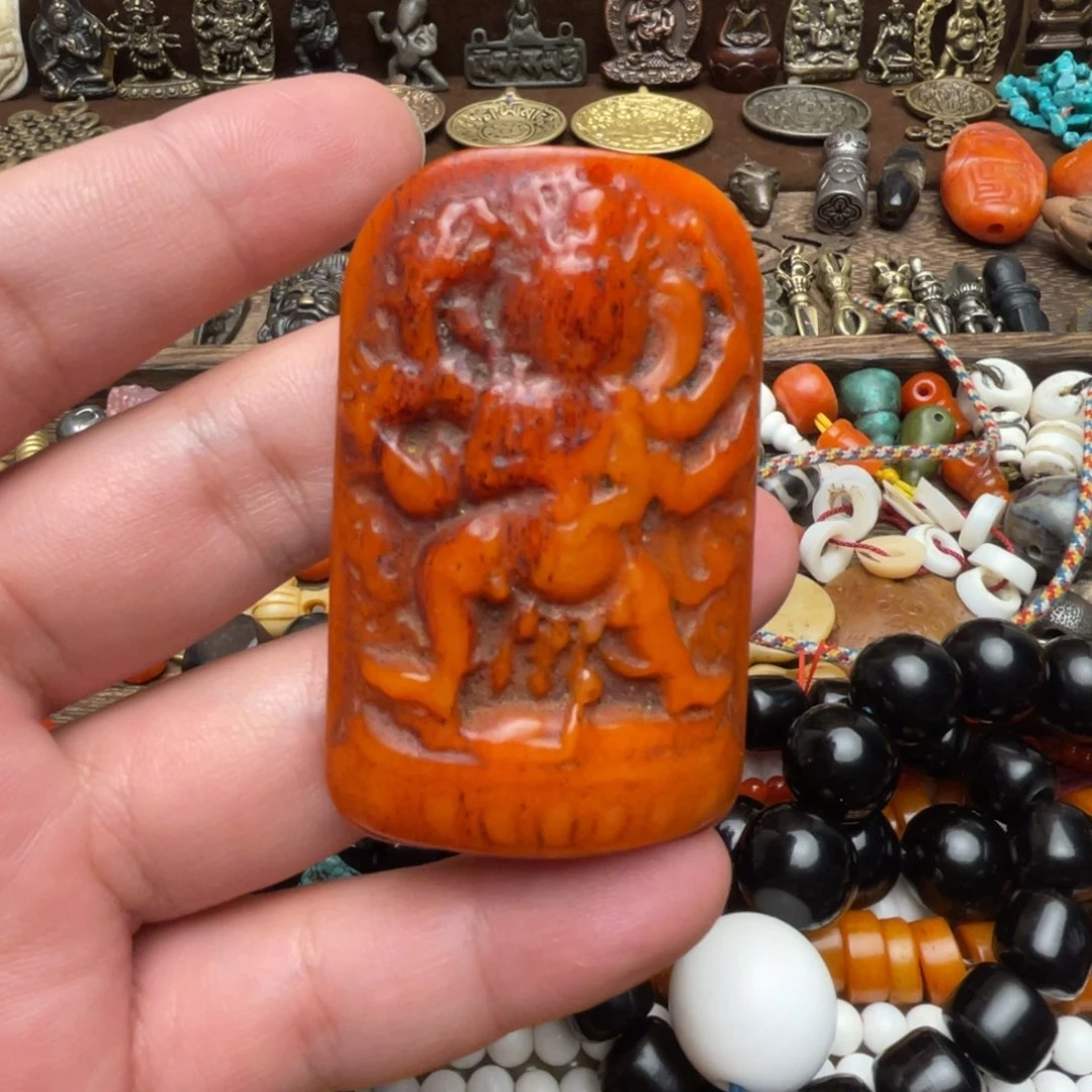 吊坠骨雕六臂大黑天