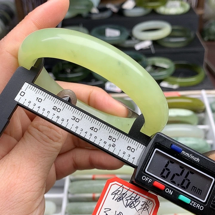 蛇纹石玉手镯未镶嵌965