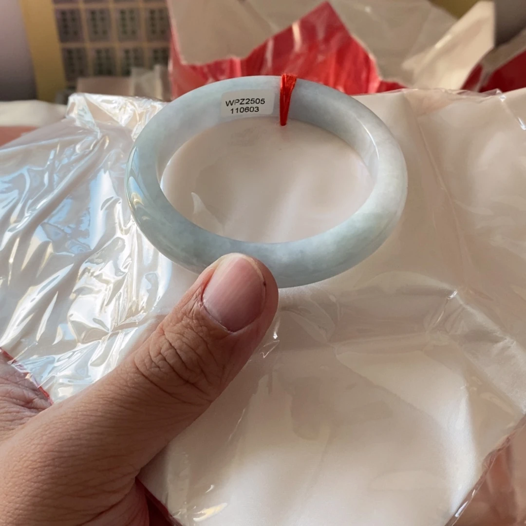 我***_翡翠未镶嵌手镯56.9