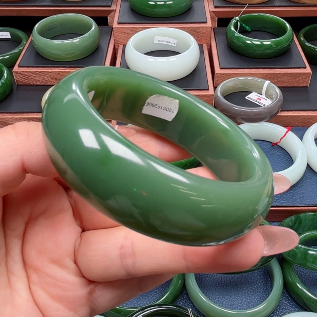 未镶嵌手镯和田玉（碧玉）5556圈口