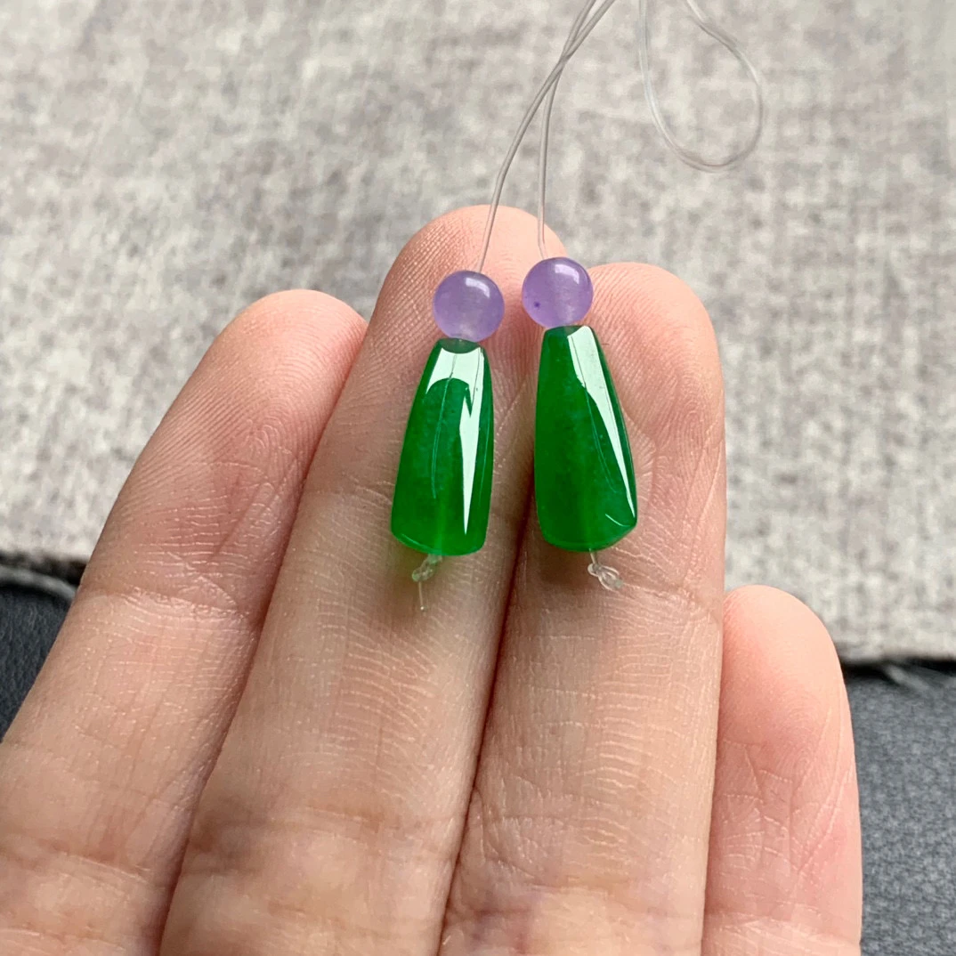 天然A货缅甸翡翠 扁珠一对 尺寸 : 14-5.7-3.2