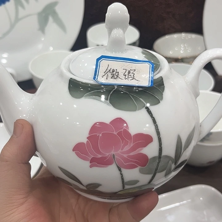 釉下五彩的瓷器和，