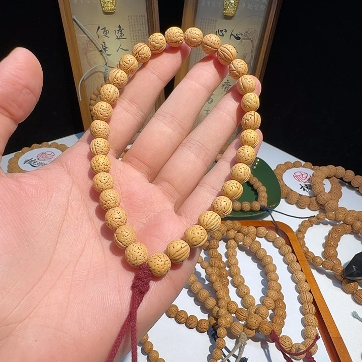 萬***缰桃核吊坠野生奶油球