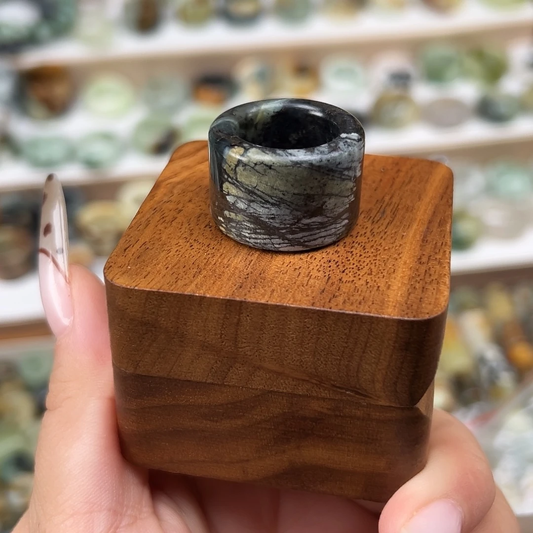 蛇纹石玉未镶嵌戒指内径17