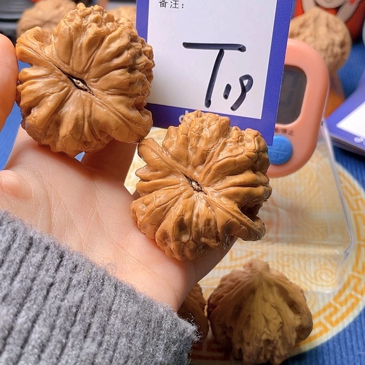 文玩核桃把件韦*宝文玩核桃19