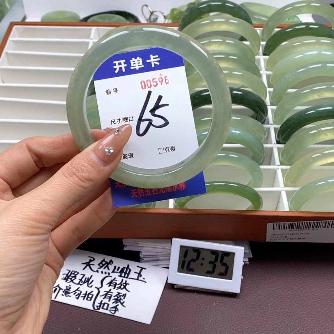 蛇纹石玉手镯未镶嵌