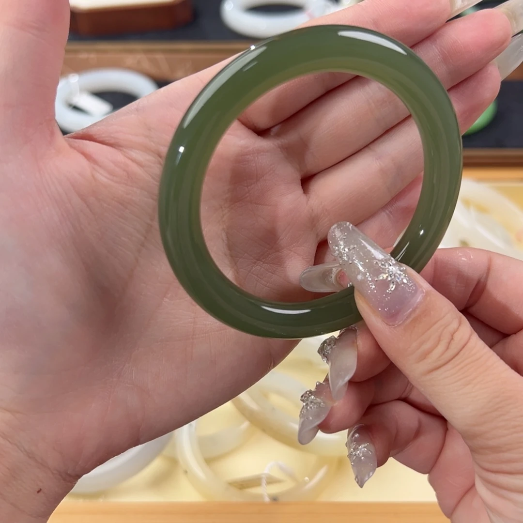 和田玉未镶嵌手镯