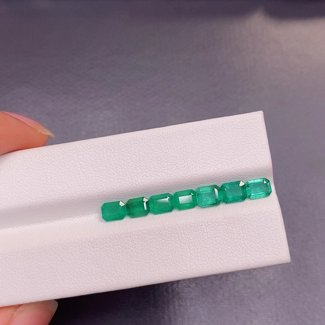 裸石祖母绿280一粒，仅供展示，挑好上定向