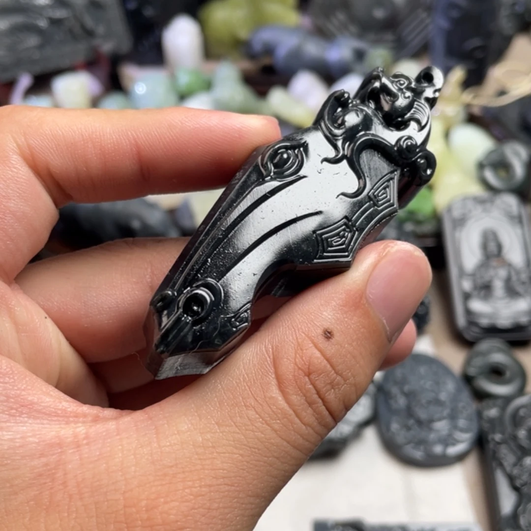 和田玉未镶嵌把件