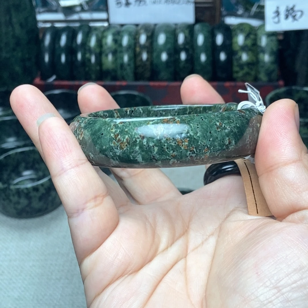 一***白未镶嵌蛇纹石玉手镯