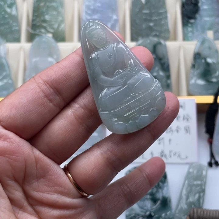 翡翠未镶嵌颈饰玉