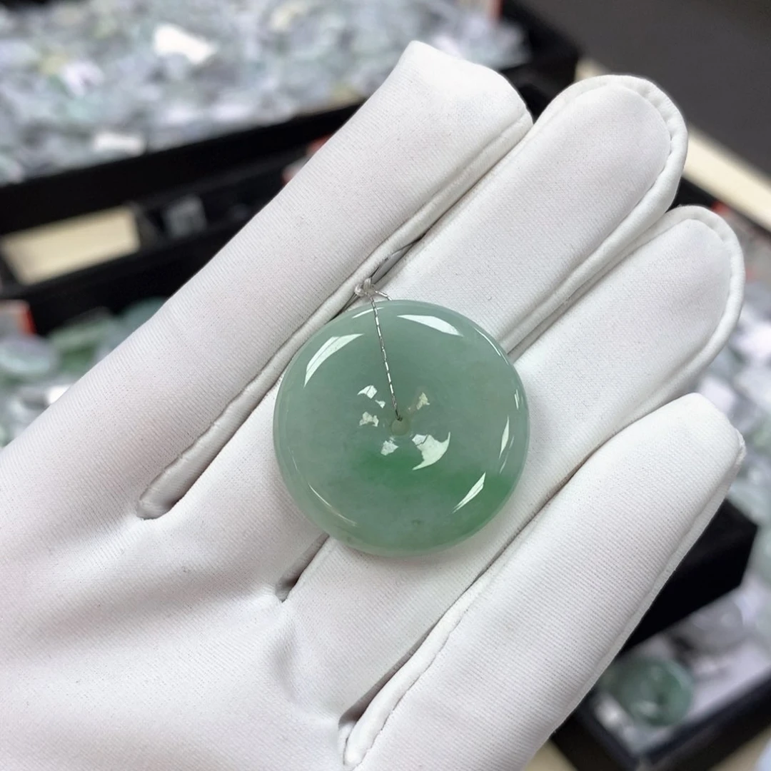 翡翠颈饰未镶嵌平安扣