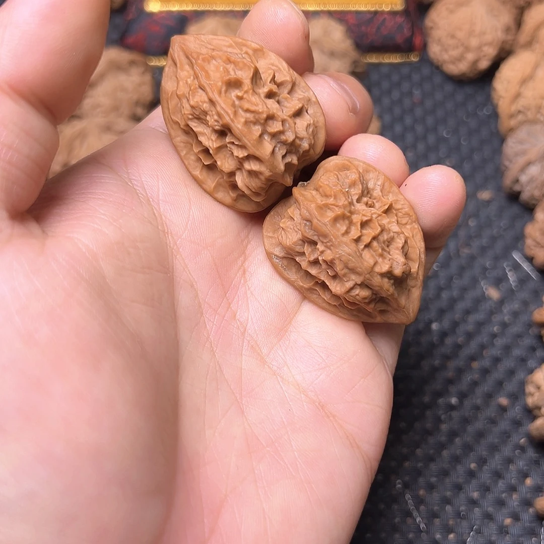 文玩核桃吊坠龙骨鸡心