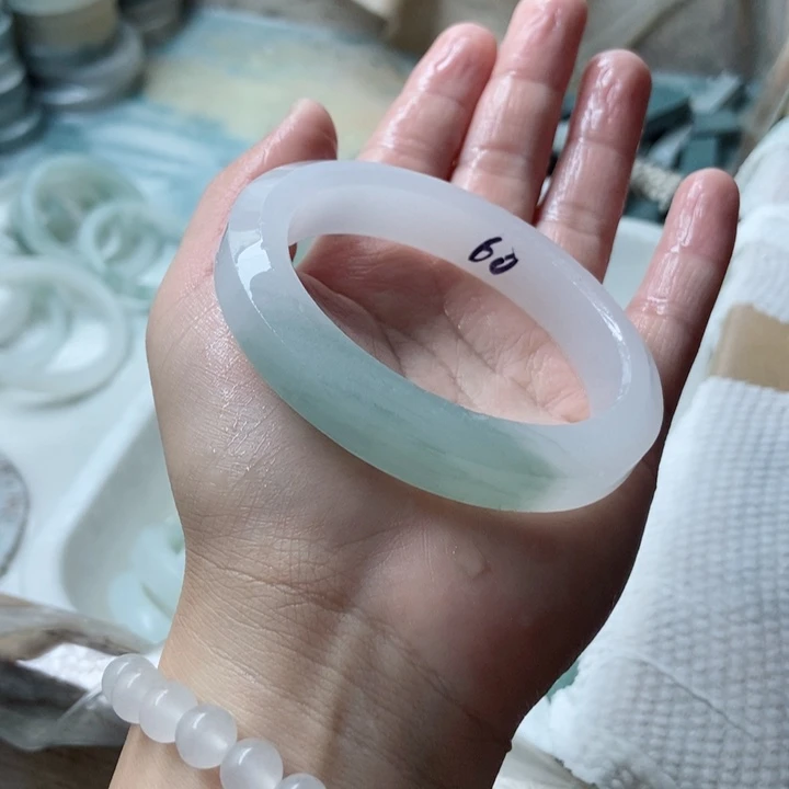 石英质玉手镯未镶嵌笑**初加工定制