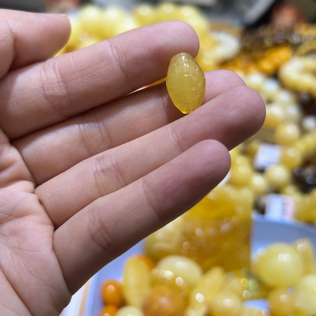 琥珀珠宝奇石未镶嵌