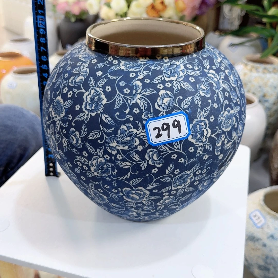 299号陶瓷高20厘米微瑕一个