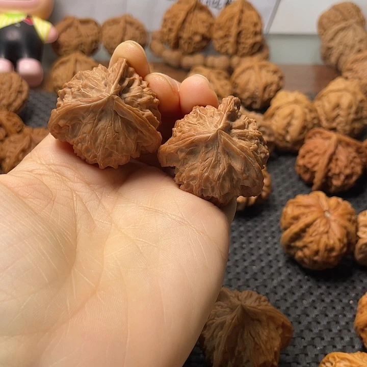 后***来桃核把件37盘山三棱