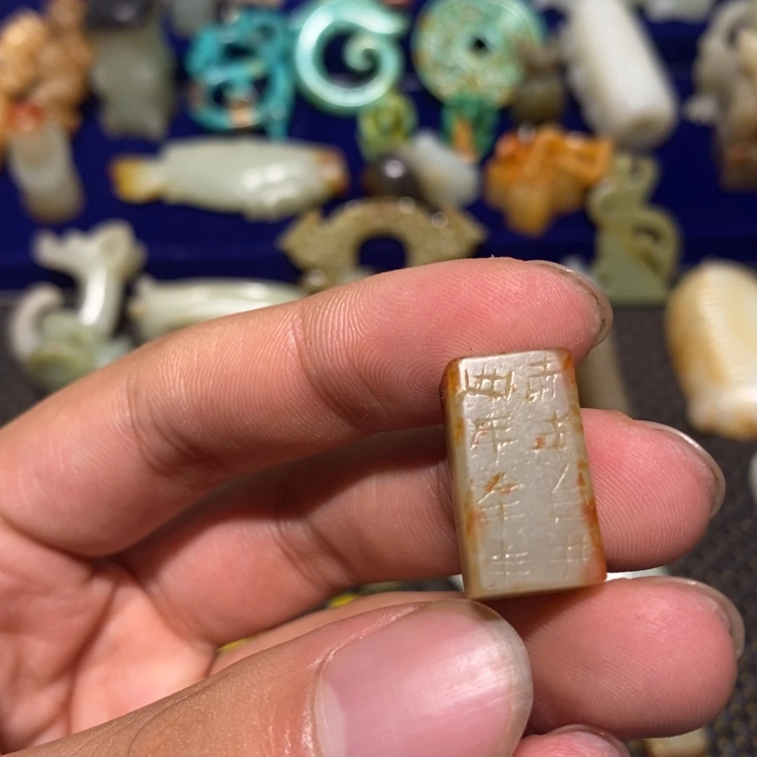 透闪石质玉未镶嵌颈饰