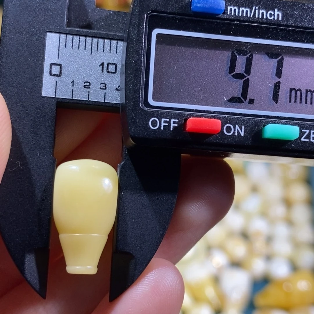 蜜蜡裸石未镶嵌配饰