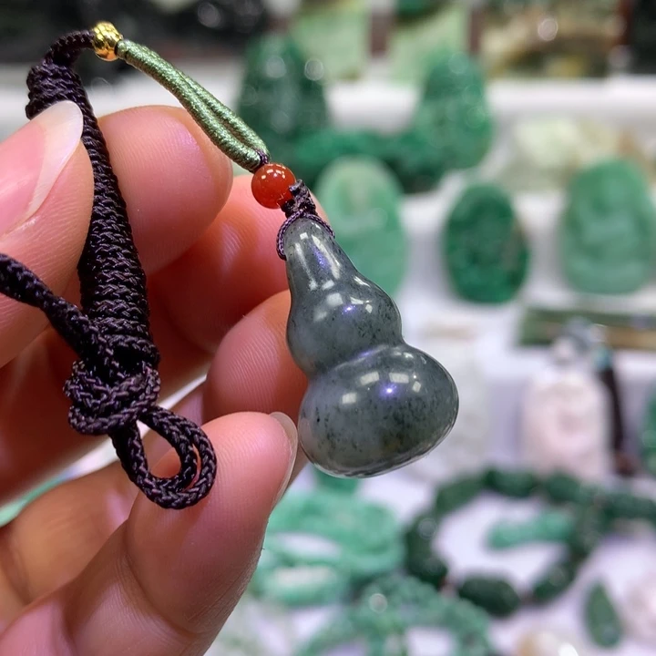 独山玉未镶嵌颈饰