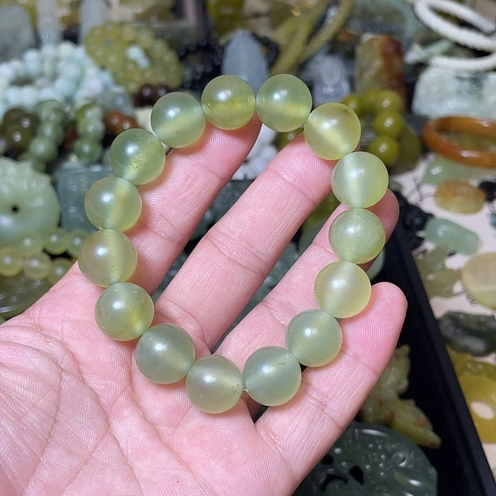未镶嵌绿泥石云母质玉（岫岩玉）颈饰
