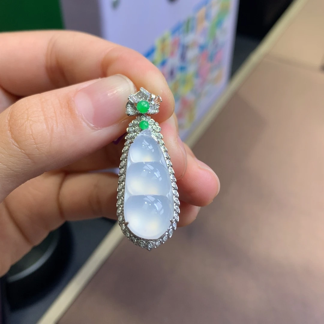 翡翠18K金镶嵌颈饰翡翠