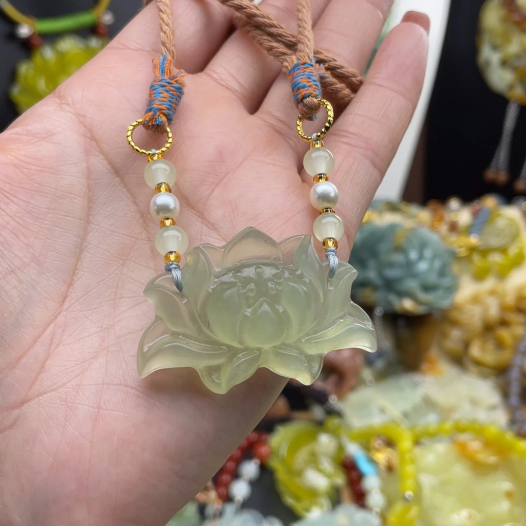 未镶嵌蛇纹石玉颈饰