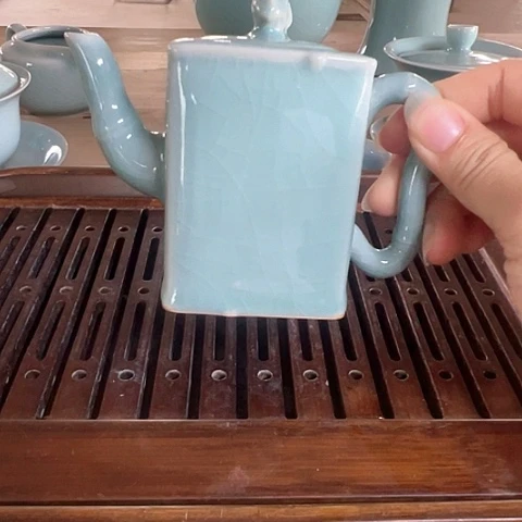 汝瓷四方竹节壶微瑕