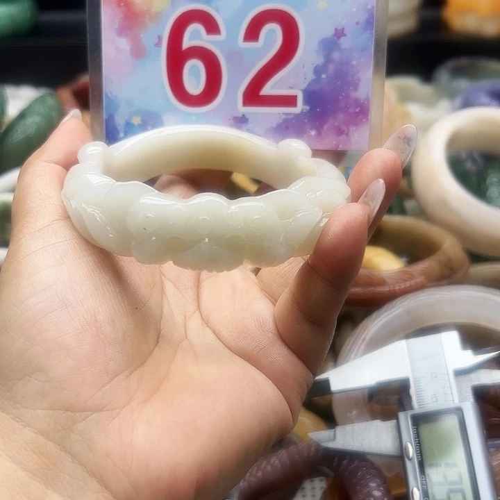 未镶嵌手镯石英岩玉