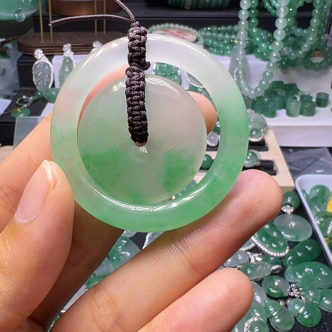 石英质玉（非洲翠）未镶嵌颈饰