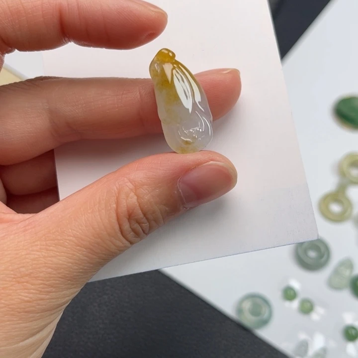 翡翠未镶嵌颈饰玉兰花