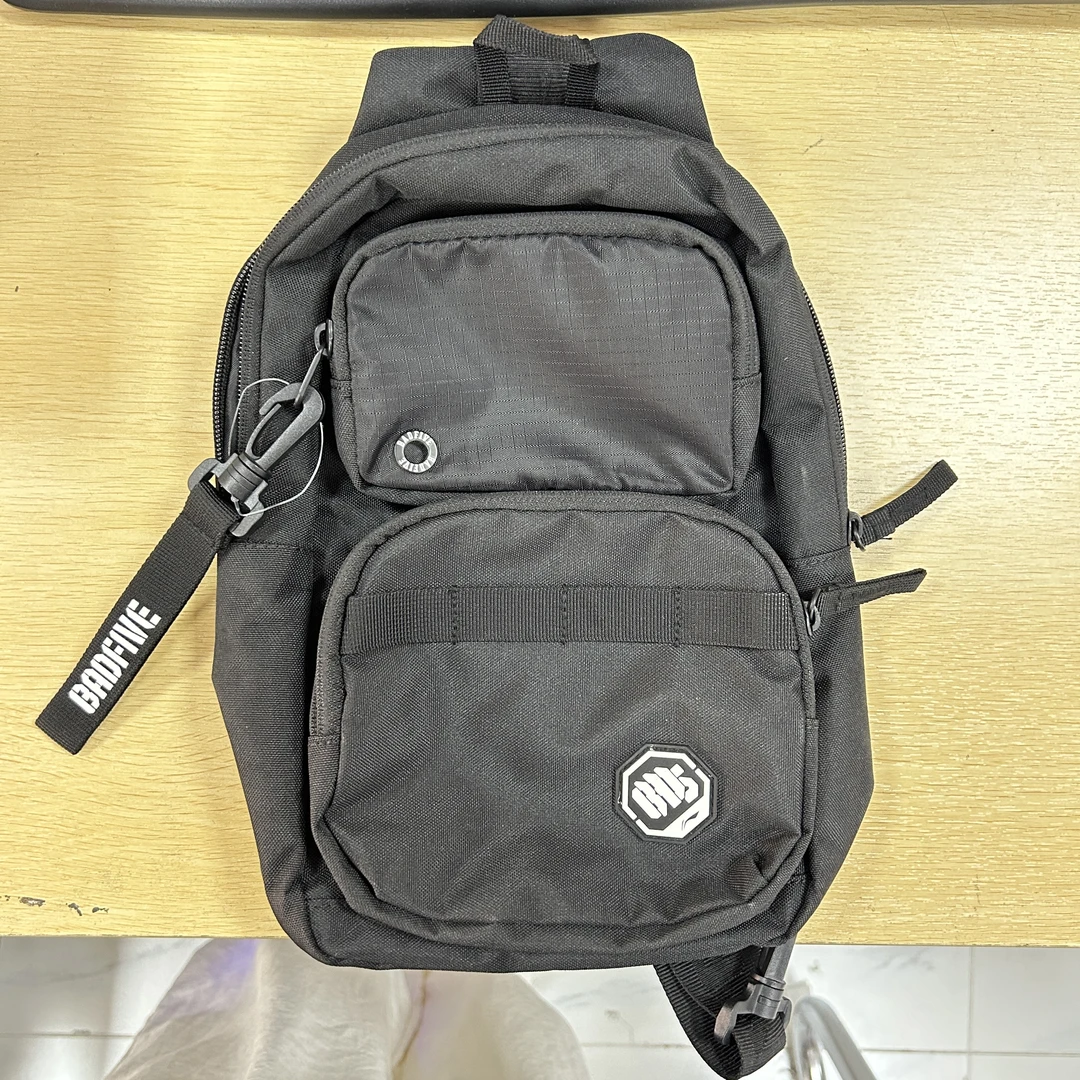 B品以直播展示为主 李宁休闲运动包ABDU267-1